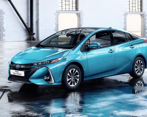Megérkezett az akár 1 literes fogyasztású zöld rendszámos Toyota
