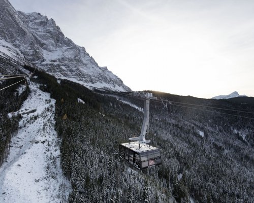 Az ABB technológiájával működik a Zugspitze új drótkötélpályás felvonója