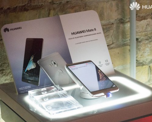 A Huawei Mate 8 okostelefon már elérhető és megvásárolható Magyarországon is