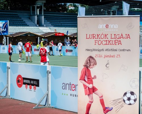 Hátrányos helyzetű gyermekeknek szervezett jótékonysági focikupát az Antenna Hungária Zrt.